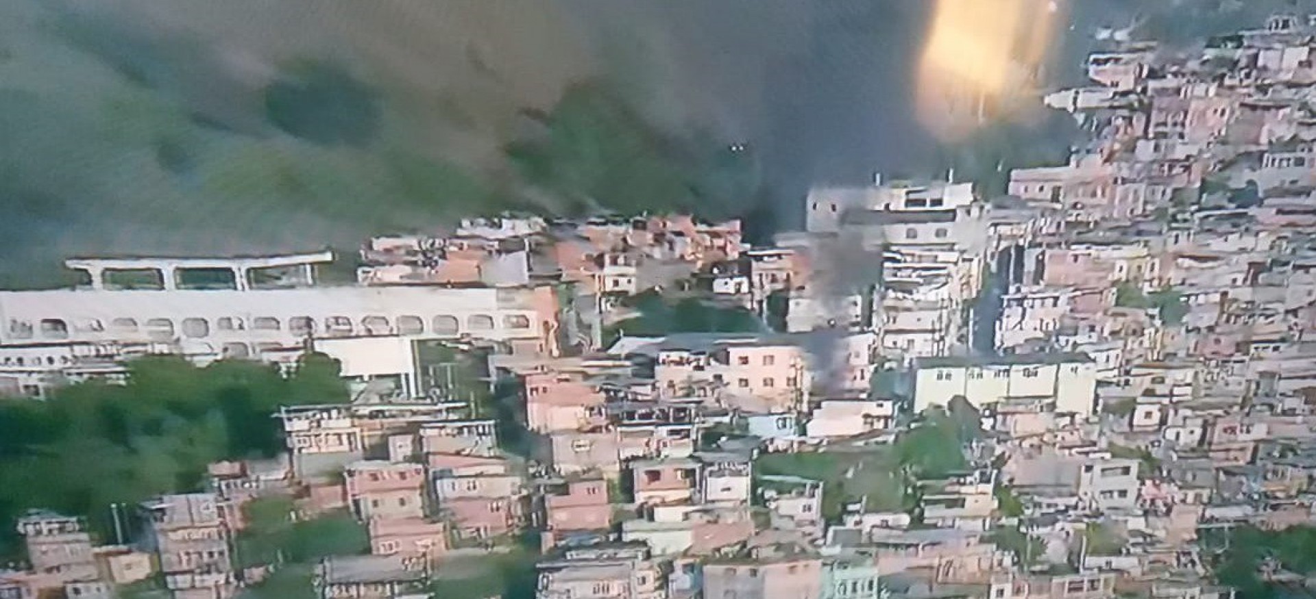 Polícia faz operação com mais de 400 agentes na Vila Cruzeiro - Reprodução TV Globo