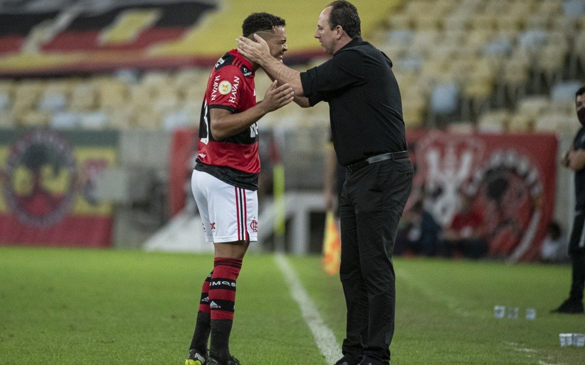 De olho na ponta da classificação, Flamengo visita Bragantino