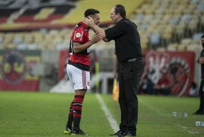 Em noite de golaços e viradas, Flamengo toma gol no último minuto e perde para o Red Bull Bragantino