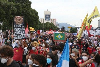 Políticos de oposição destacam protestos contra Bolsonaro nas redes sociais