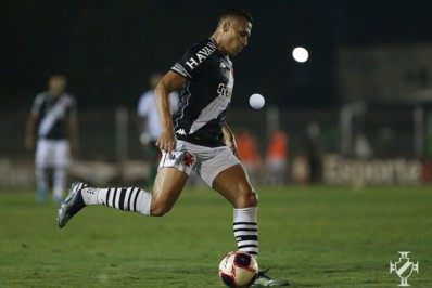 Destaque em vitória do Vasco, Léo Jabá desabafa: 'Ninguém está de sacanagem'