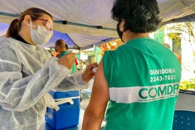 Prefeitura de Petrópolis inicia vacinação de profissionais de limpeza pública