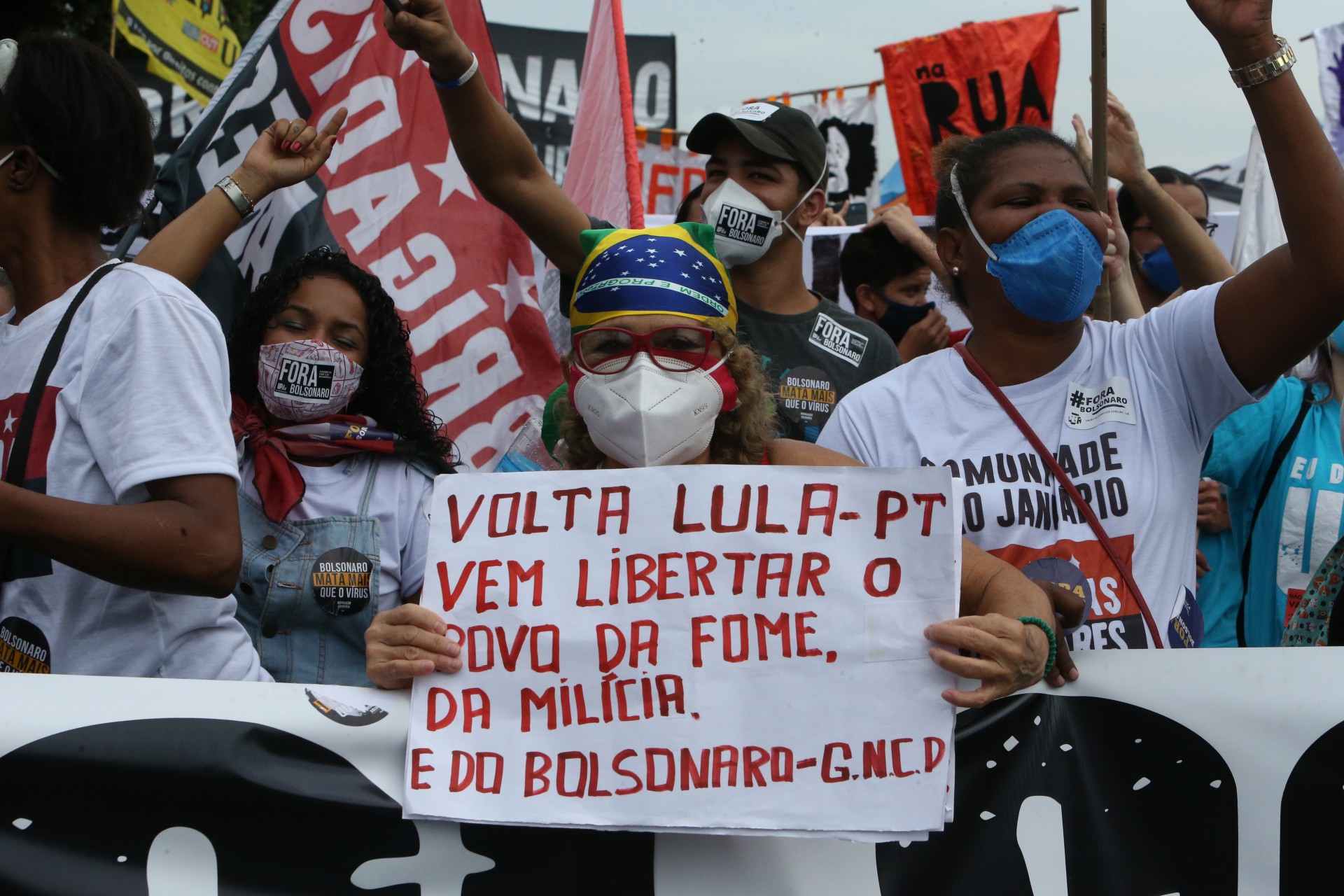 Ato contra o presidente Bolsonaro no centro do Rio,. A concentração do protesto começou às 10h da manhã no Monumento a Zumbi, na Av. Presidente Vargas, de onde seguiu até a igreja da Candelária.. - Daniel Castelo Branco