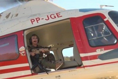 Deputada federal aparece com fuzil e diz que vai caçar Lázaro Barbosa 