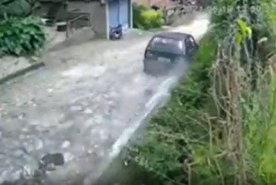 Carro desgovernado bate em mureta, e motorista é preso em flagrante por embriaguez, em Guapimirim