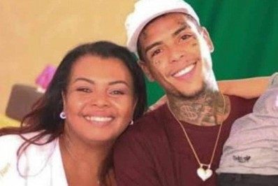 'Tento ocupar a cabeça trabalhando', diz mãe de Kevin sobre vender feijoada 