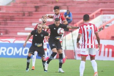 Botafogo é derrotado pelo Náutico nos Aflitos e perde invencibilidade na Série B