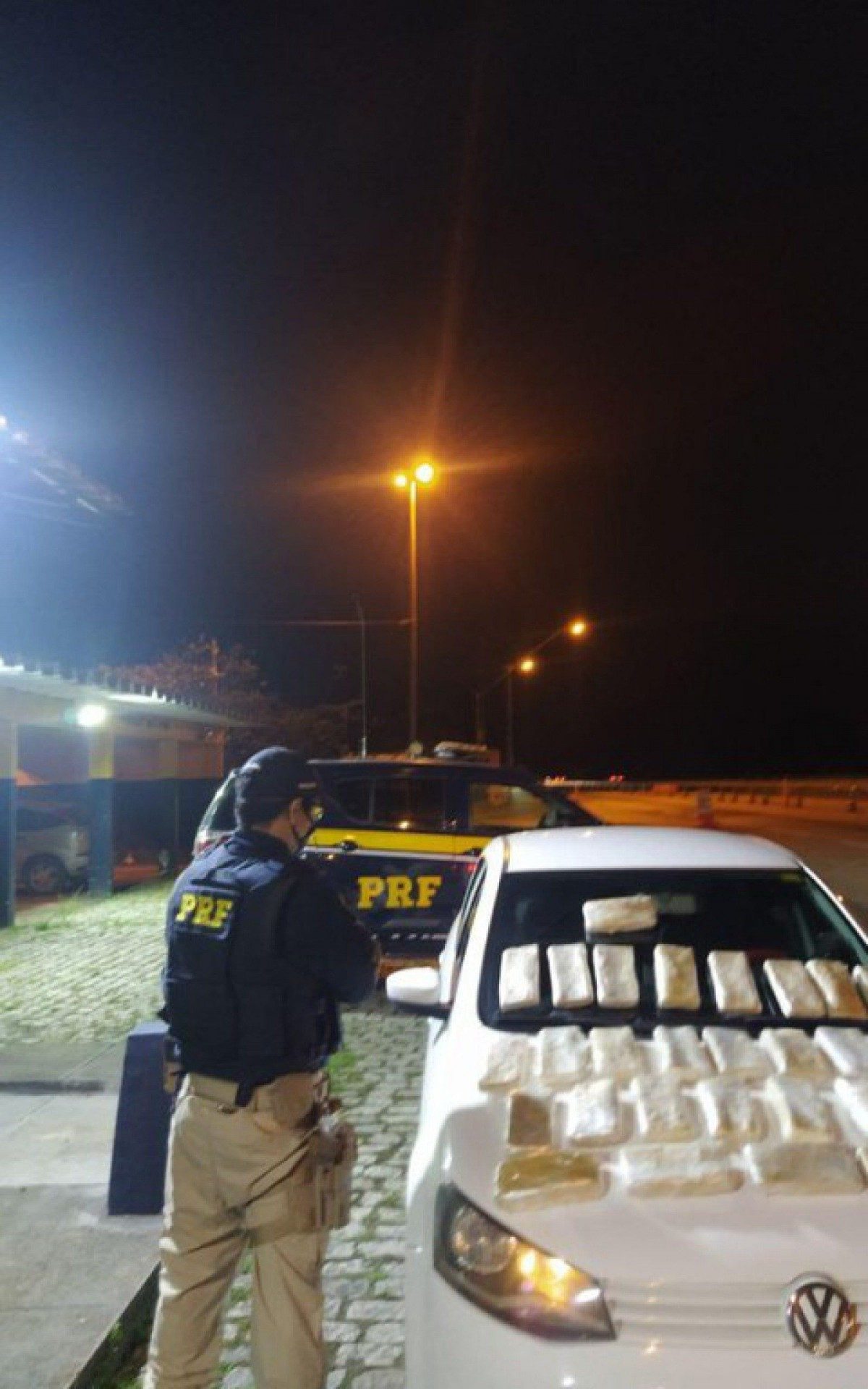 Agentes da PFR apreenderam cerca de R$ 3,5 milhões em pasta base de cocaína - Divulgação