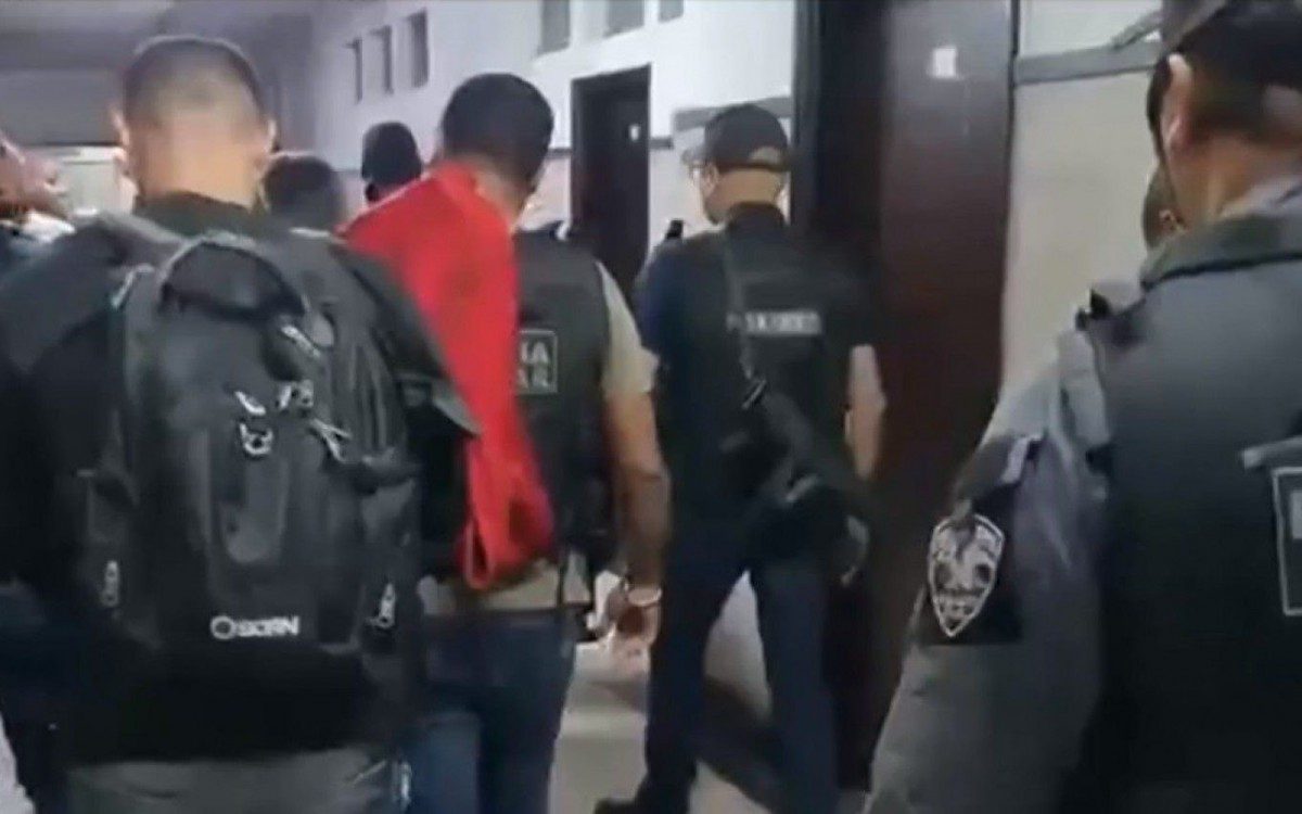 Agentes da Draco cumprem mandados de pris&atilde;o e busca e apreens&atilde;o contra a mil&iacute;cia