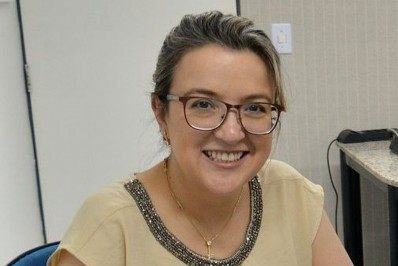 Secretária extraordinária diz que Saúde não recomenda ainda 3ª dose contra covid