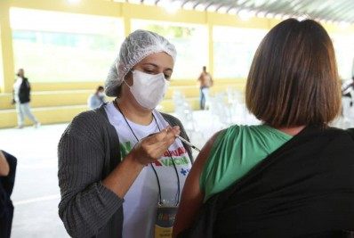 Araruama vacina pessoas de 46 e 47 anos a partir desta terça-feira (22)