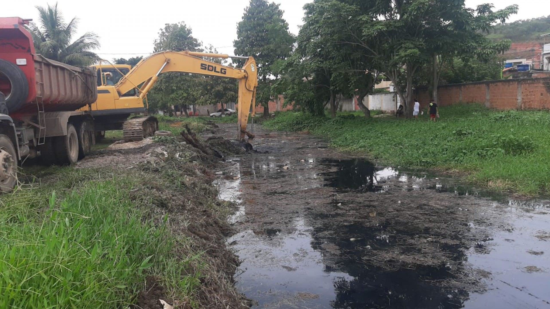 Prefeitura de Duque de Caxias realiza limpeza de rios e canais - Divulgação