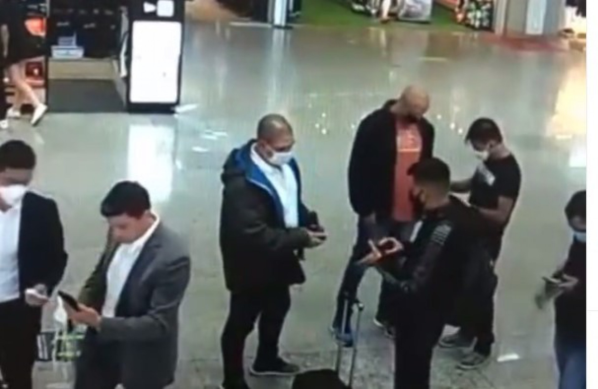 Dupla procurada por estelionato contra idosos é presa no aeroporto do Galeão