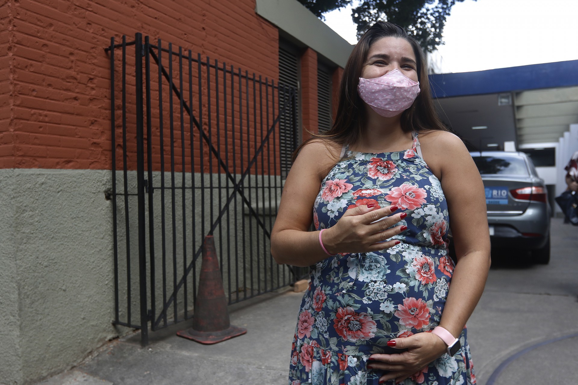 Aérike Rodrigues, de 37 anos, grávida de cinco meses, vacinada nesta segunda-feira - Reginaldo Pimenta / Agencia O Dia