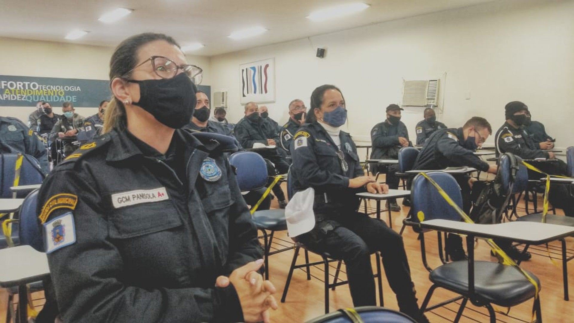 Guardas e agentes de tr&acirc;nsito de Petr&oacute;polis passam por capacita&ccedil;&atilde;o