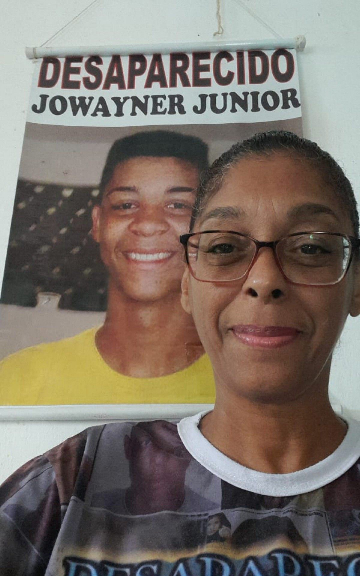 M&atilde;e procura pelo filho que desapareceu em 2013