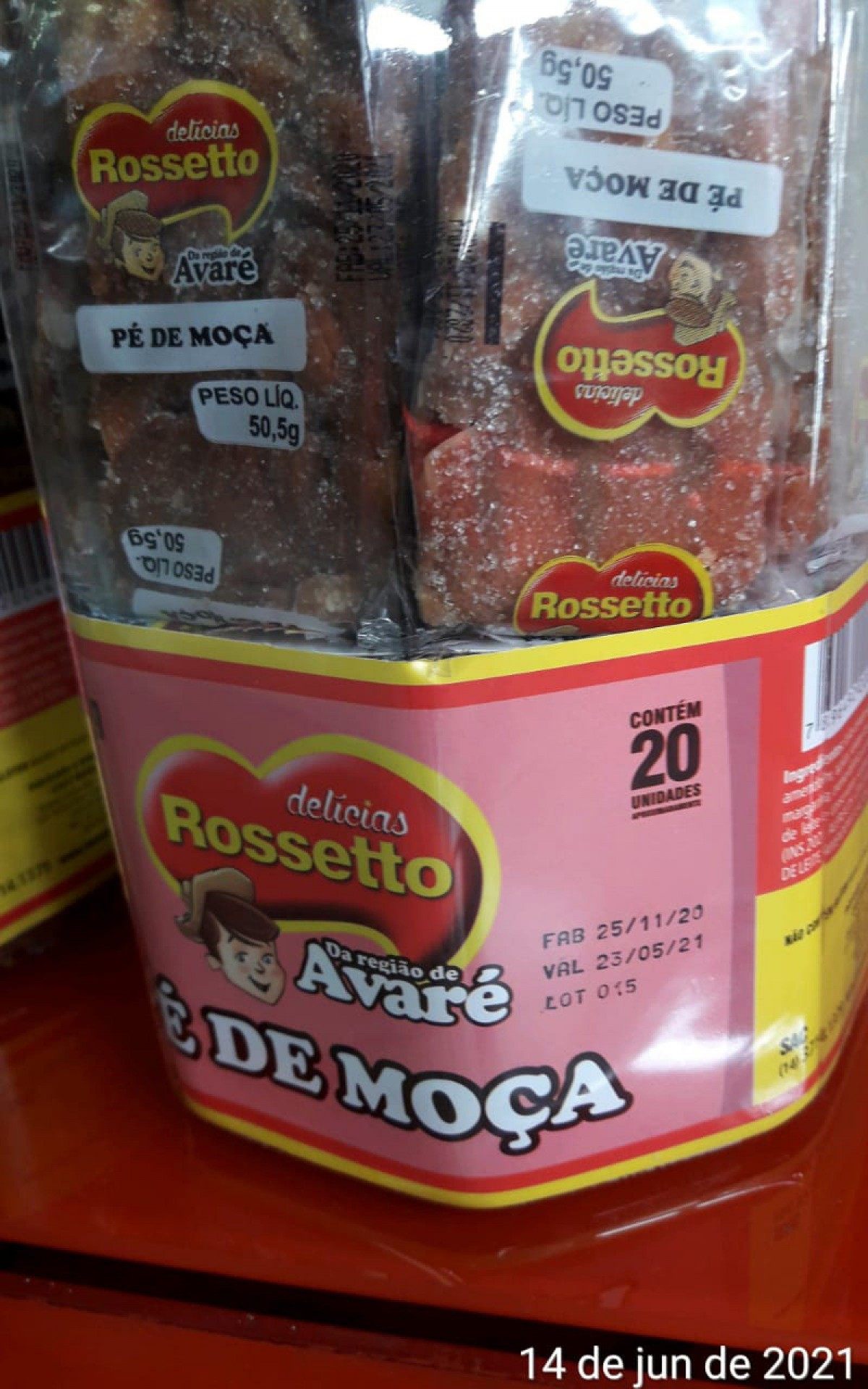 Cerca de 17kg de produtos vencidos foram recolhidos em loja no Centro