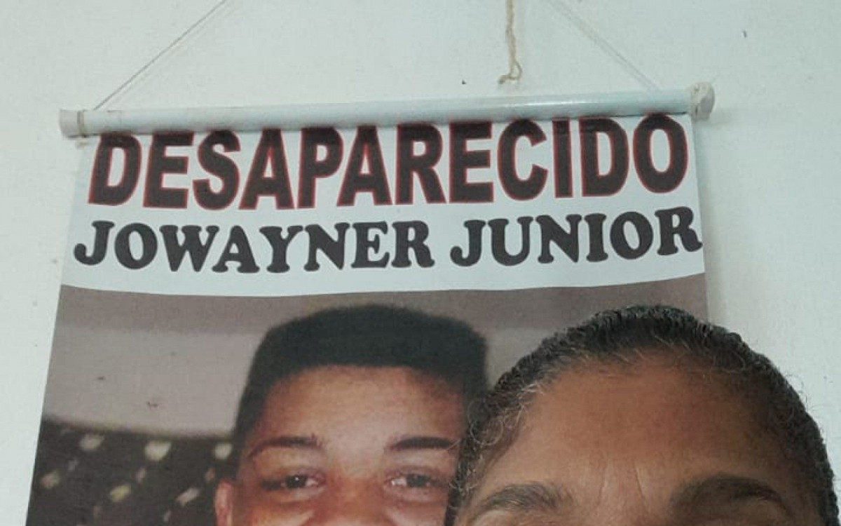 Mãe procura pelo filho que desapareceu em 2013