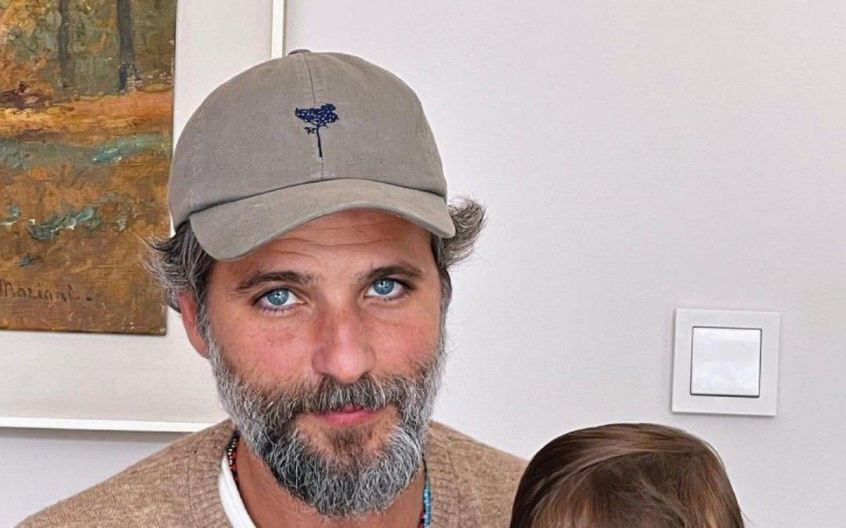 Bruno Gagliasso ostenta semelhanças com o filho mais novo, Zyan: 'Igual o pai'