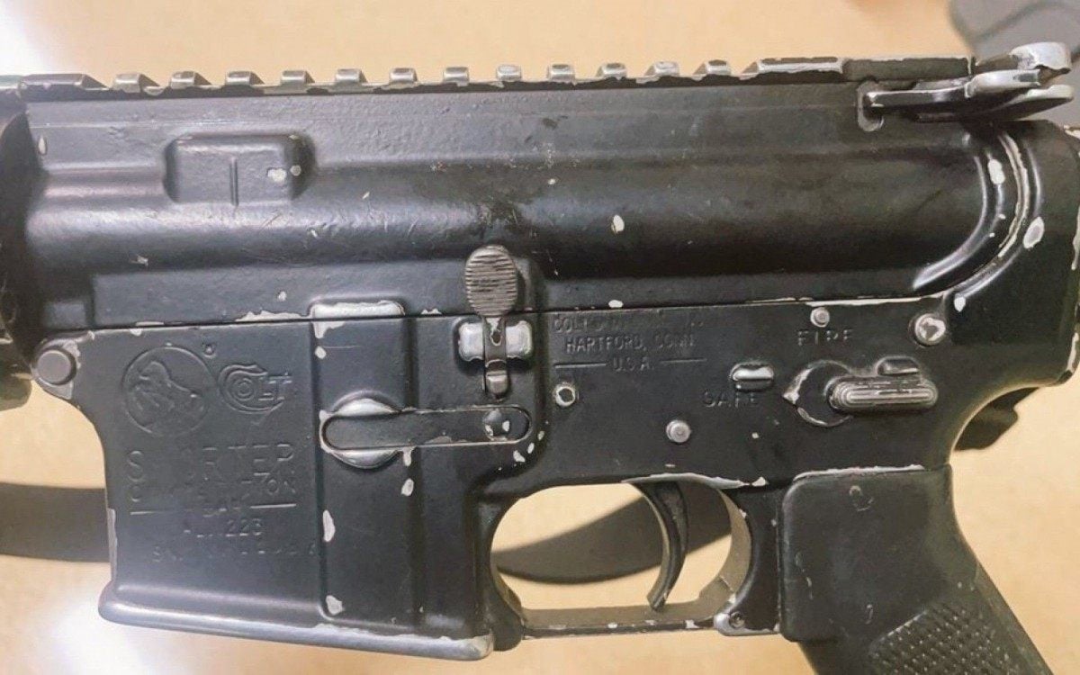 Fuzil calibre 556 foi apreendido por policiais militares do Grupamento de Ações Táticas do 7º BPM (São Gonçalo) - Divulgação