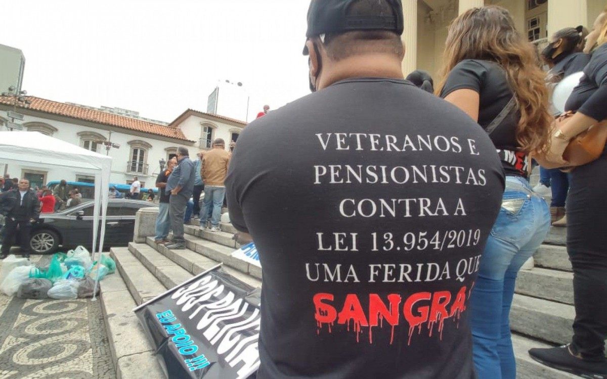 PMs, bombeiros militares ativo, inativos e pensionistas fazem ato contra desconto previdenci&aacute;rio - Daniel Castelo Branco/Ag&ecirc;ncia O Dia