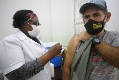  Niterói já vacinou mais da metade da população contra a Covid-19