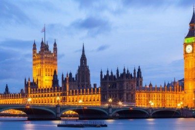 Londres retira últimos sete países de sua lista vermelha da covid-19