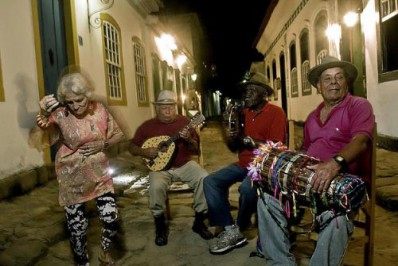 Jovens cirandeiros lutam para manter as tradições