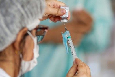 Chile inicia vacinação de menores de 12 a 17 anos contra covid-19