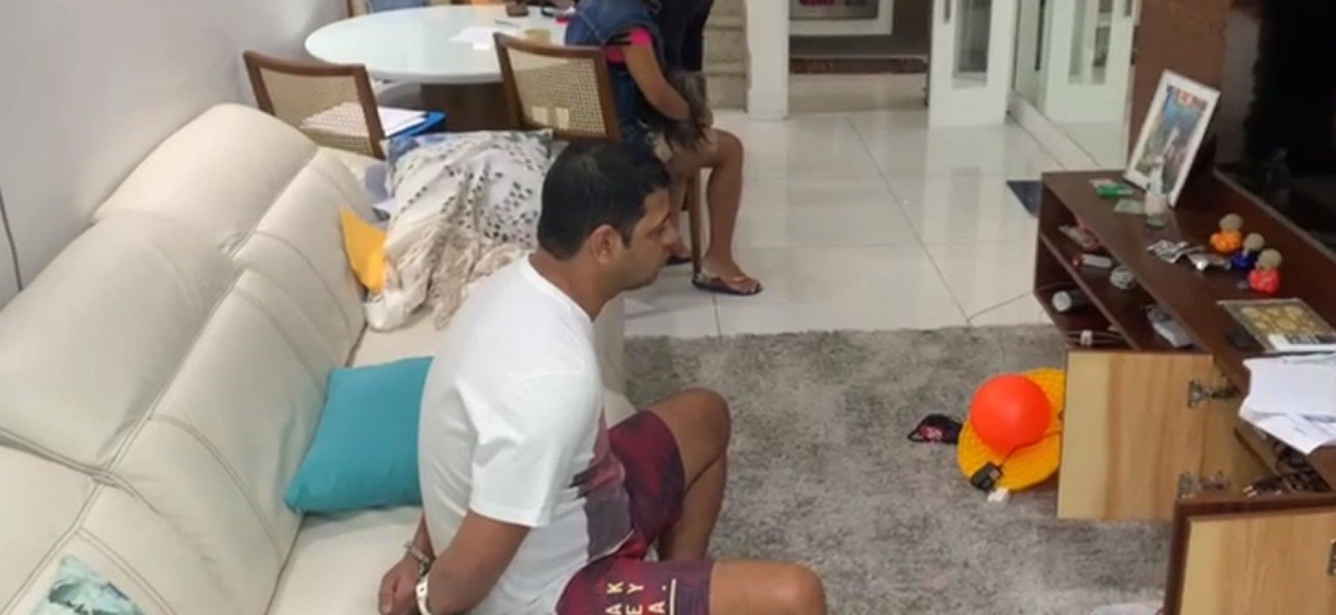 Operação mira bando que desviava cartões para compra de bebidas fornecidas em bailes do tráfico - Reprodução