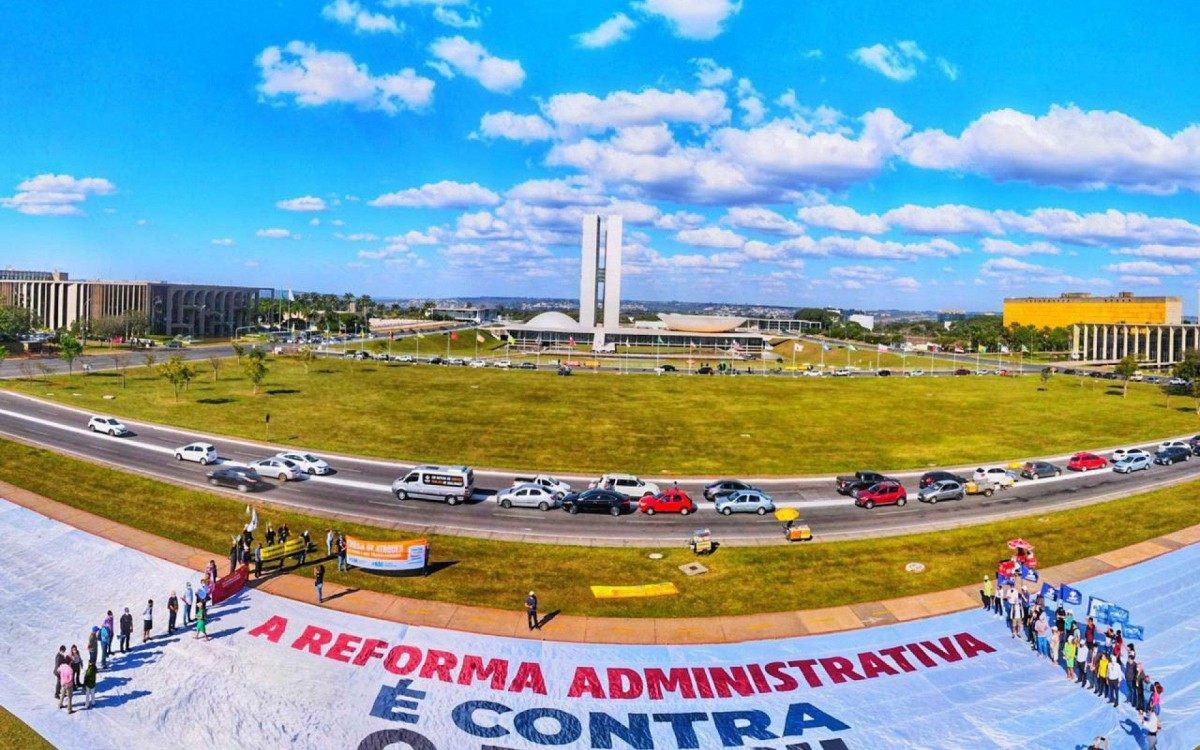 Mobilização contra a reforma administrativa ocorre em várias partes, como em Brasília - Divulgação