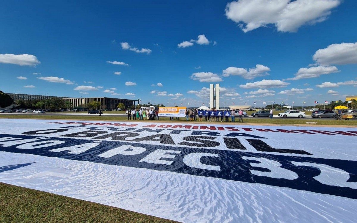 Fonacate e outras entidades realizam ato em Bras&iacute;lia contra a PEC 32