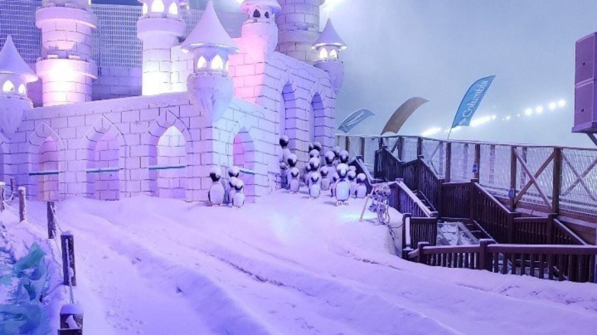 Snowland - Gramado/ RS: Considerado um dos principais destinos de inverno do Brasil, Gramado, localizada na Serra Gaúcha, no Rio Grande do Sul, é a cidade onde fica o Snowland, parque de neve indoor que inclui a maior pista de patinação do Brasil - Reprodução