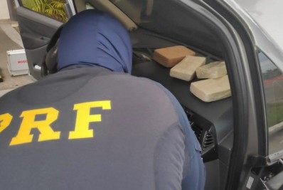 PRF prende motorista que levava 5kg de drogas para comunidade em Macaé
