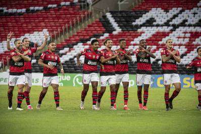 Na despedida de Gerson, Flamengo bate o Fortaleza e volta a vencer no Brasileirão