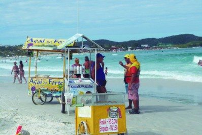 Cabo Frio anuncia recadastramento obrigatório de ambulantes que atuam nas praias