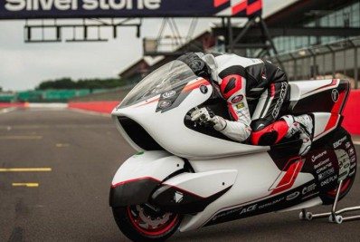 Moto elétrica vai bater recorde de velocidade em 2022