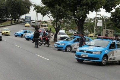 Negros têm 4,5 vezes mais chances de serem abordados pela polícia no RJ e em SP