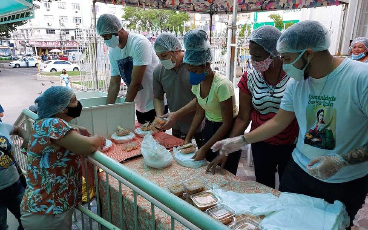 Almo&ccedil;o do padroeiro S&atilde;o Jo&atilde;o Batista, em formato drive thru, que contou com o apoio de aproximadamente mil fi&eacute;is
