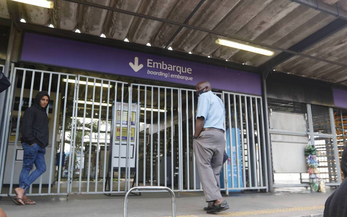 Geral - Esta&ccedil;ao de trem de Belford Roxo fechada na manha de hoje.