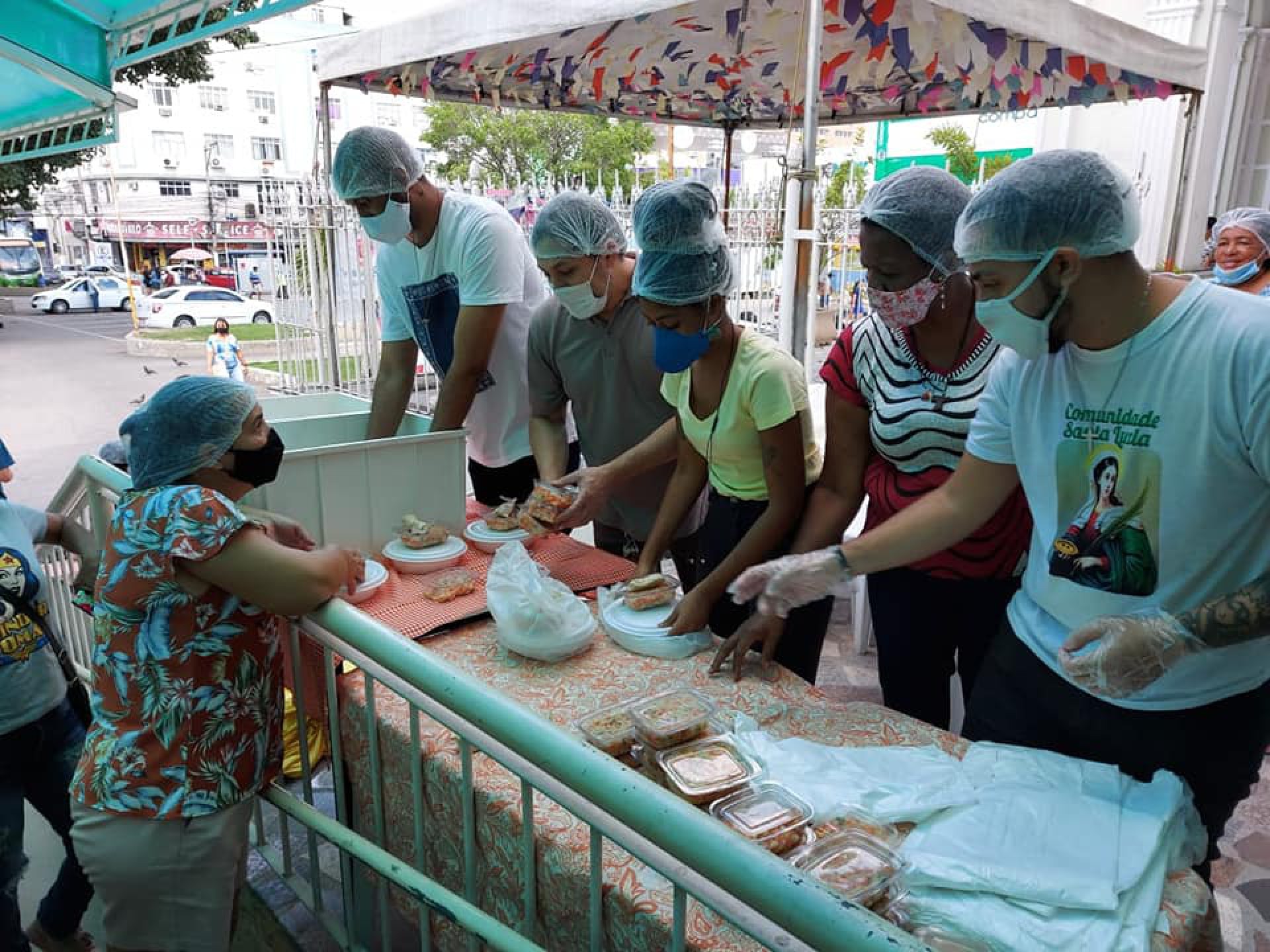 Almoço do padroeiro São João Batista, em formato drive thru, que contou com o apoio de aproximadamente mil fiéis - Divulgação/ PSJB