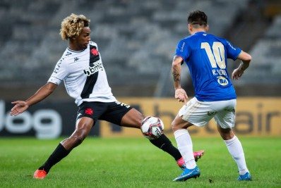 No jogo 100, Vasco sofre a virada  de 2 a 1 para o Cruzeiro e freia arrancada na Série B