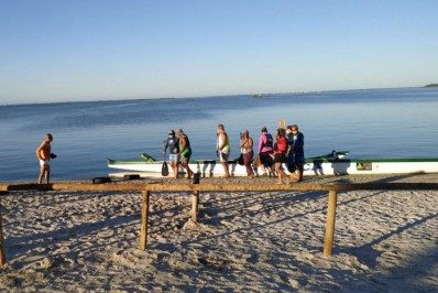 São Pedro da Aldeia abre inscrições para aulas gratuitas de canoa havaiana