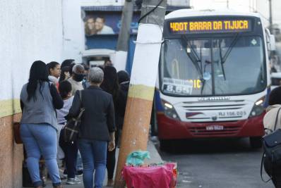 Ponto de ônibus é onde há maior risco de contágio por Covid-19, diz estudo