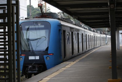 Trens do ramal Japeri circulam com atrasos após furto de cabos