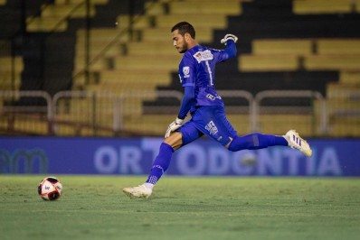 Vinícius Dias assume titularidade e celebra sequência de jogos no Voltaço
