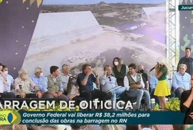 Vídeo: Bolsonaro sugere a menina de 10 anos que tire a máscara