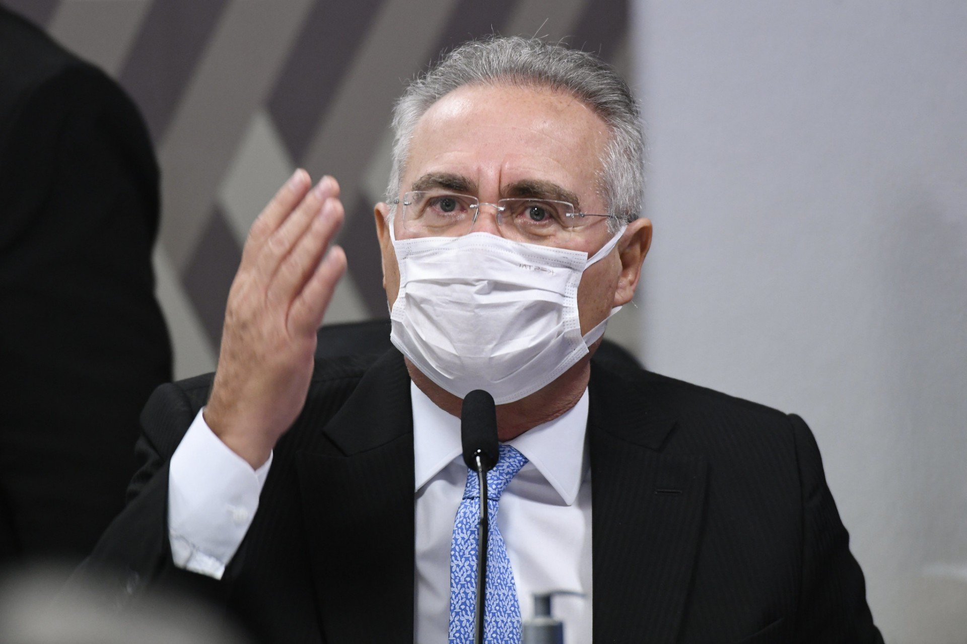 Calheiros diz que pedirá indiciamento de Bolsonaro por prevaricação