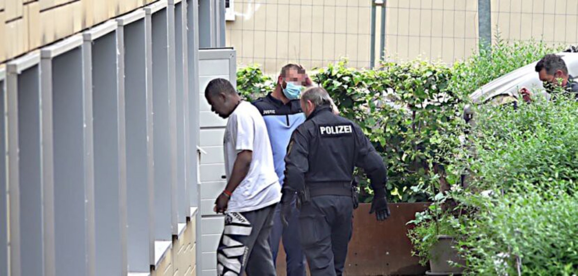 Suspeito de incendiar casa, ex-zagueiro é preso na Alemanha