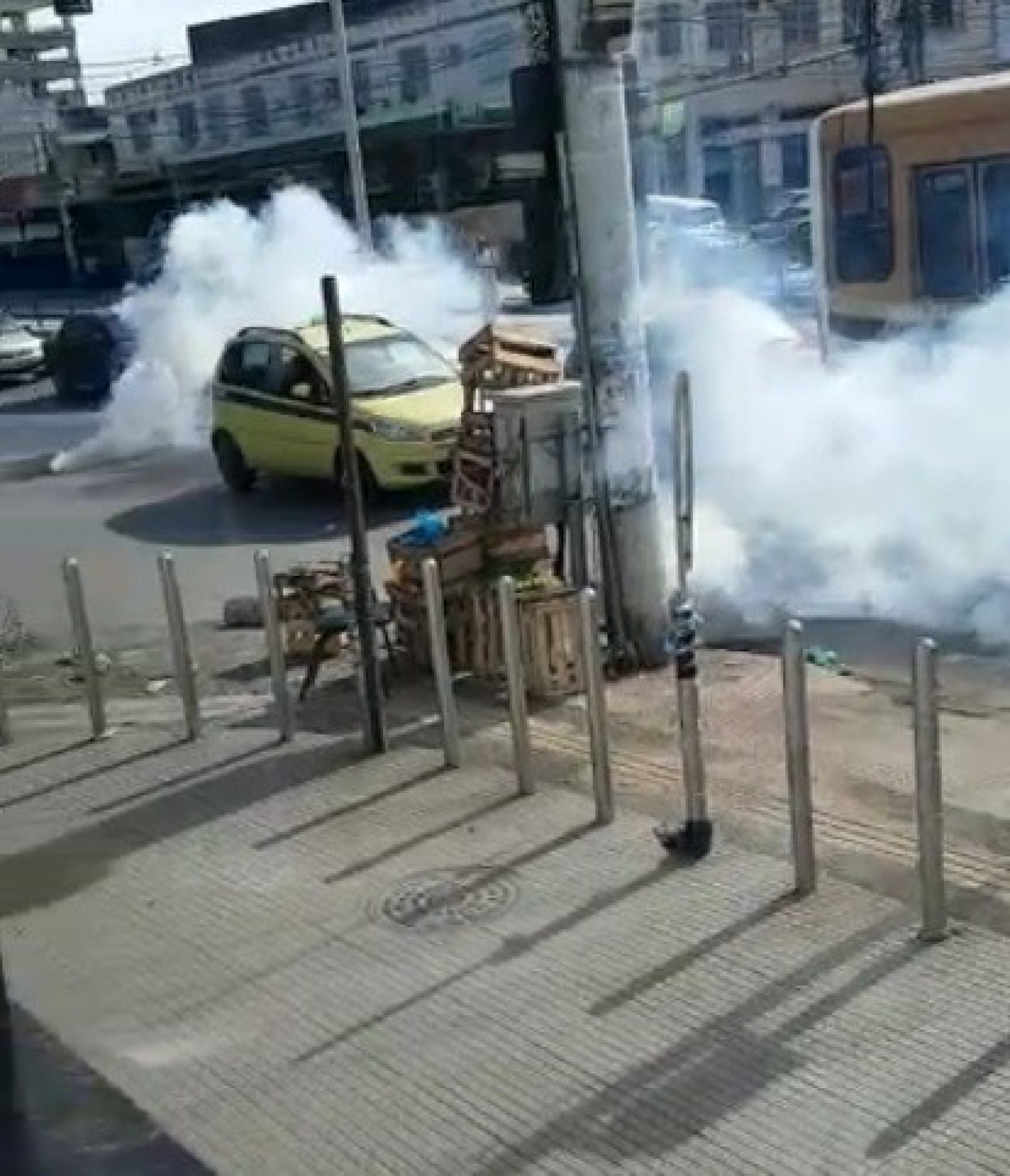V&iacute;deo mostra confus&atilde;o entre ambulantes e Guarda Municipal durante retirada de camel&ocirc;s na Penha